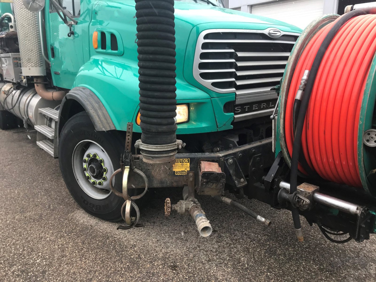 Hose reel vac hose angle with pump off