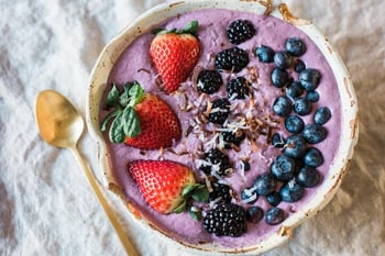 Smoothie bowl with strawberries, blackberries and blueberries