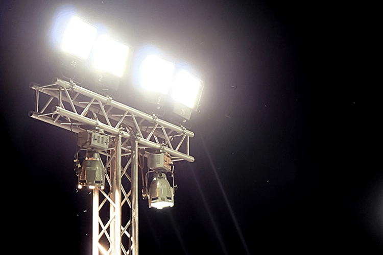 Lighting Comparison: LED vs Metal Halide Lights featured image