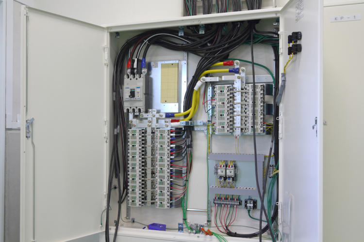 配線用遮断器の役割と選定方法―過電流から回路を守る