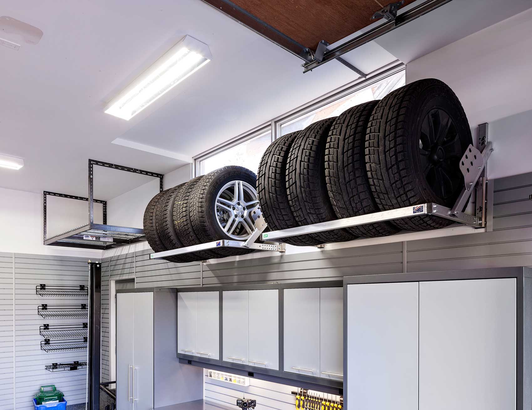 Подвесной стеллаж для гаража