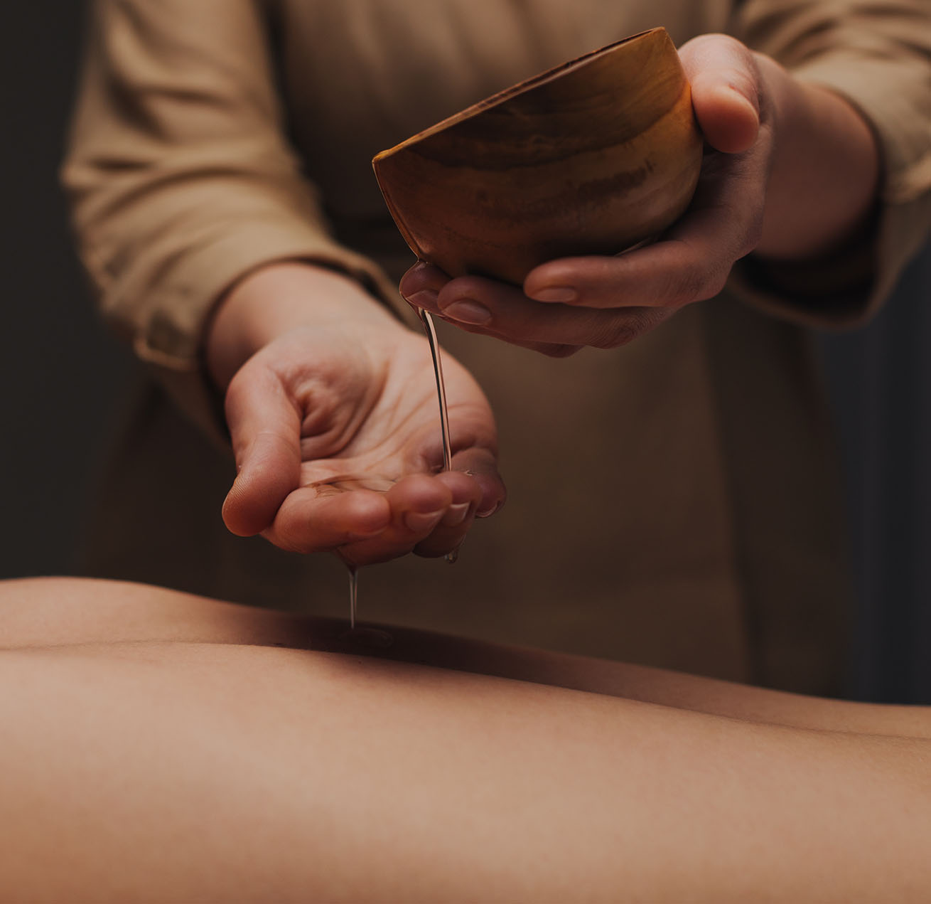 massage with hot honey