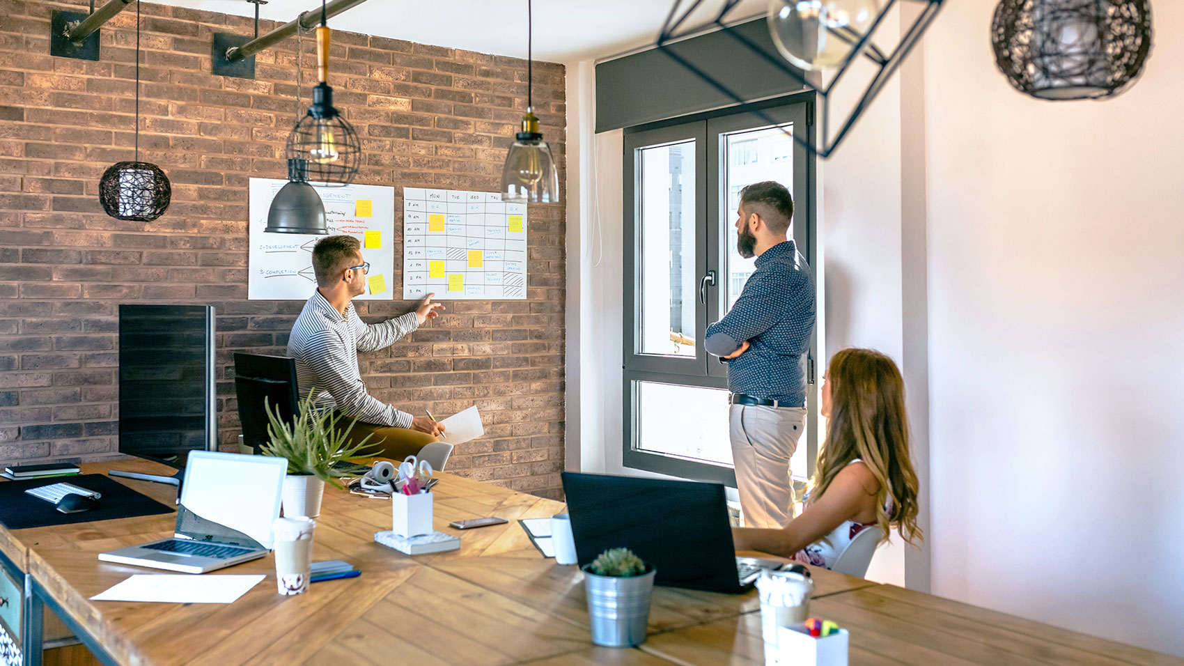 Manager-organizing-work-in-an-office-1