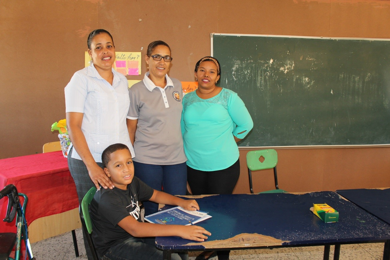 Yadiel Jesús en su Club de Deberes en República Dominicana