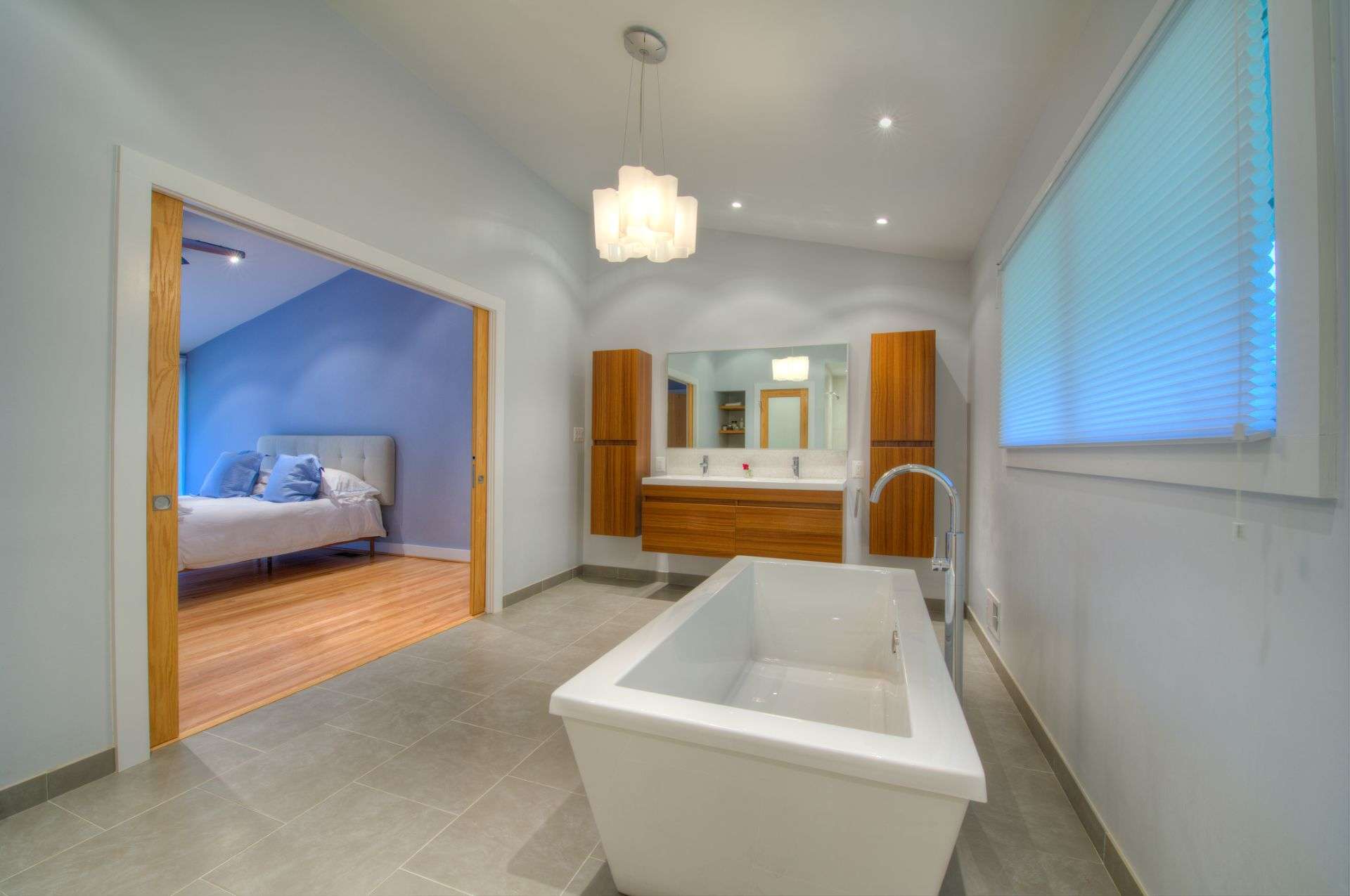 5 Luxurious Master Bathrooms