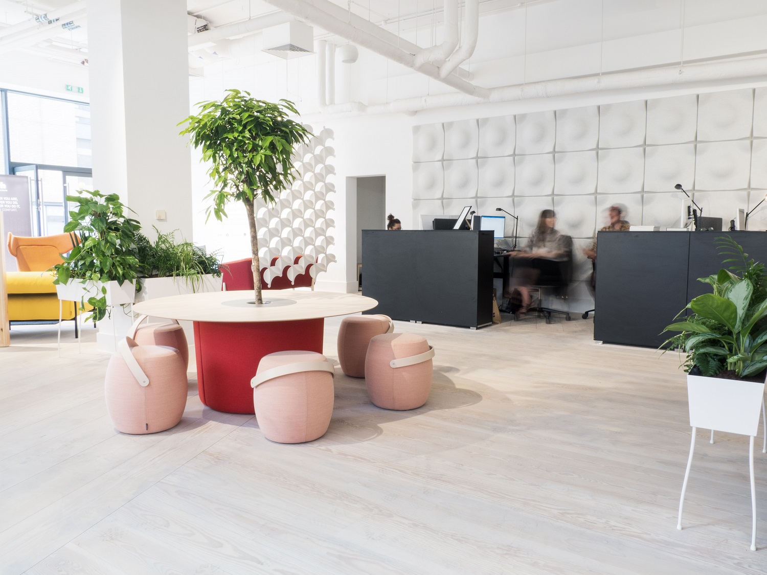 Flokk showrtoom in London featuring offecct furniture and white walls