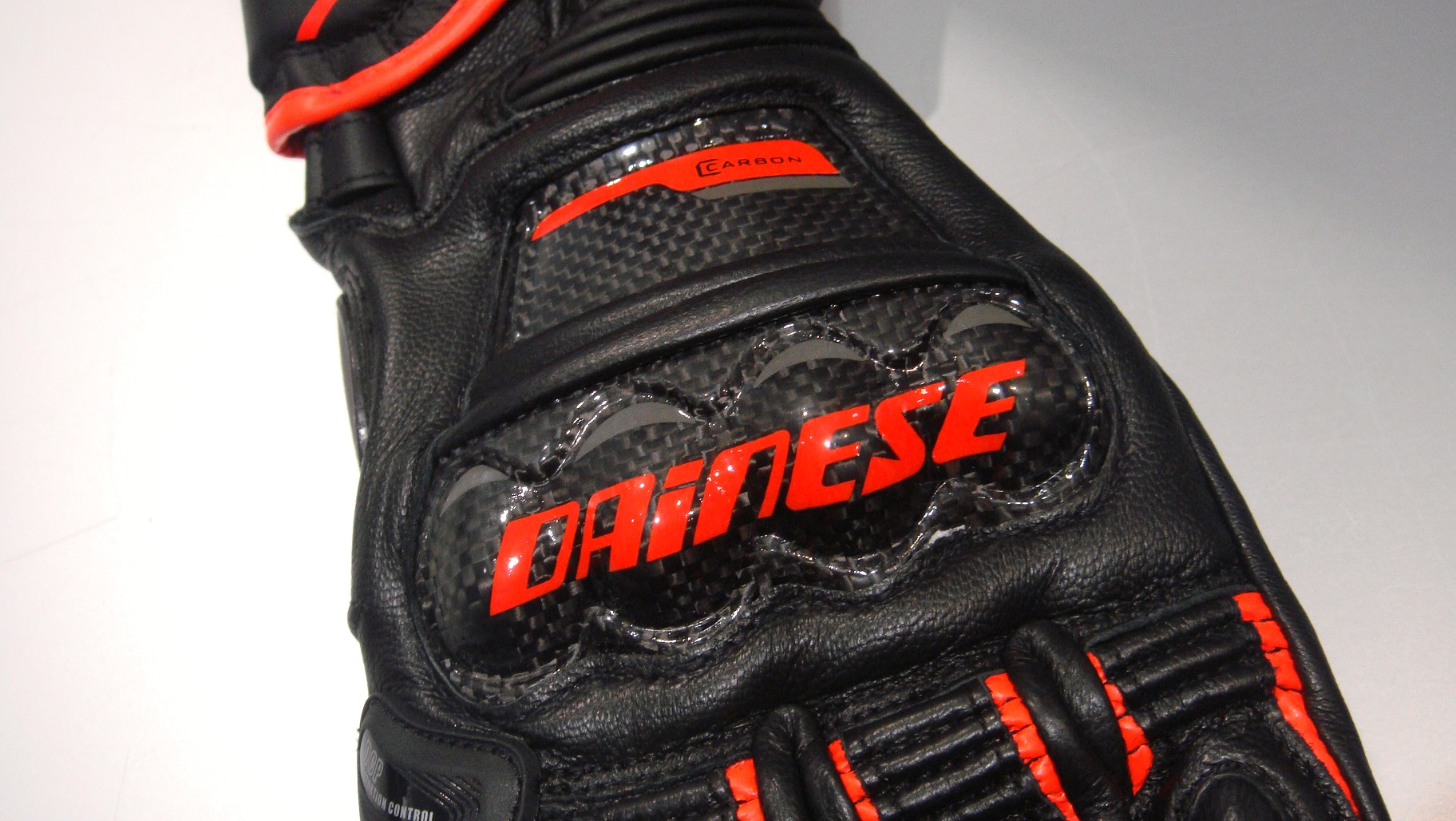 人気モデルのレザーグローブをご紹介♪【CARBON D1 LONG GLOVES】
