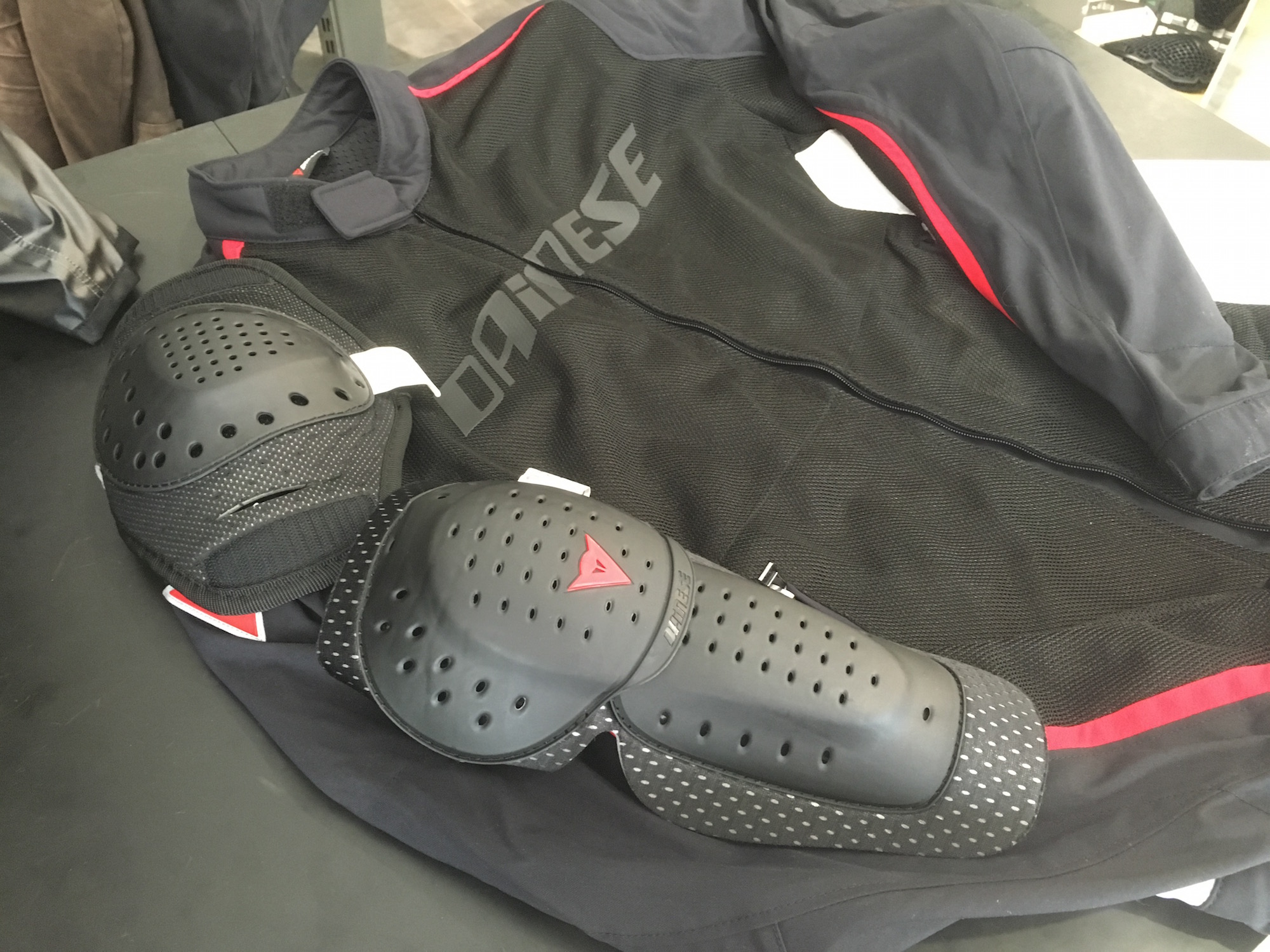 ダイネーゼ HYDRA FLUX D-DRY メッシュジャケット 今から使えるメッシュジャケット【HYDRA FLUX D-DRY】