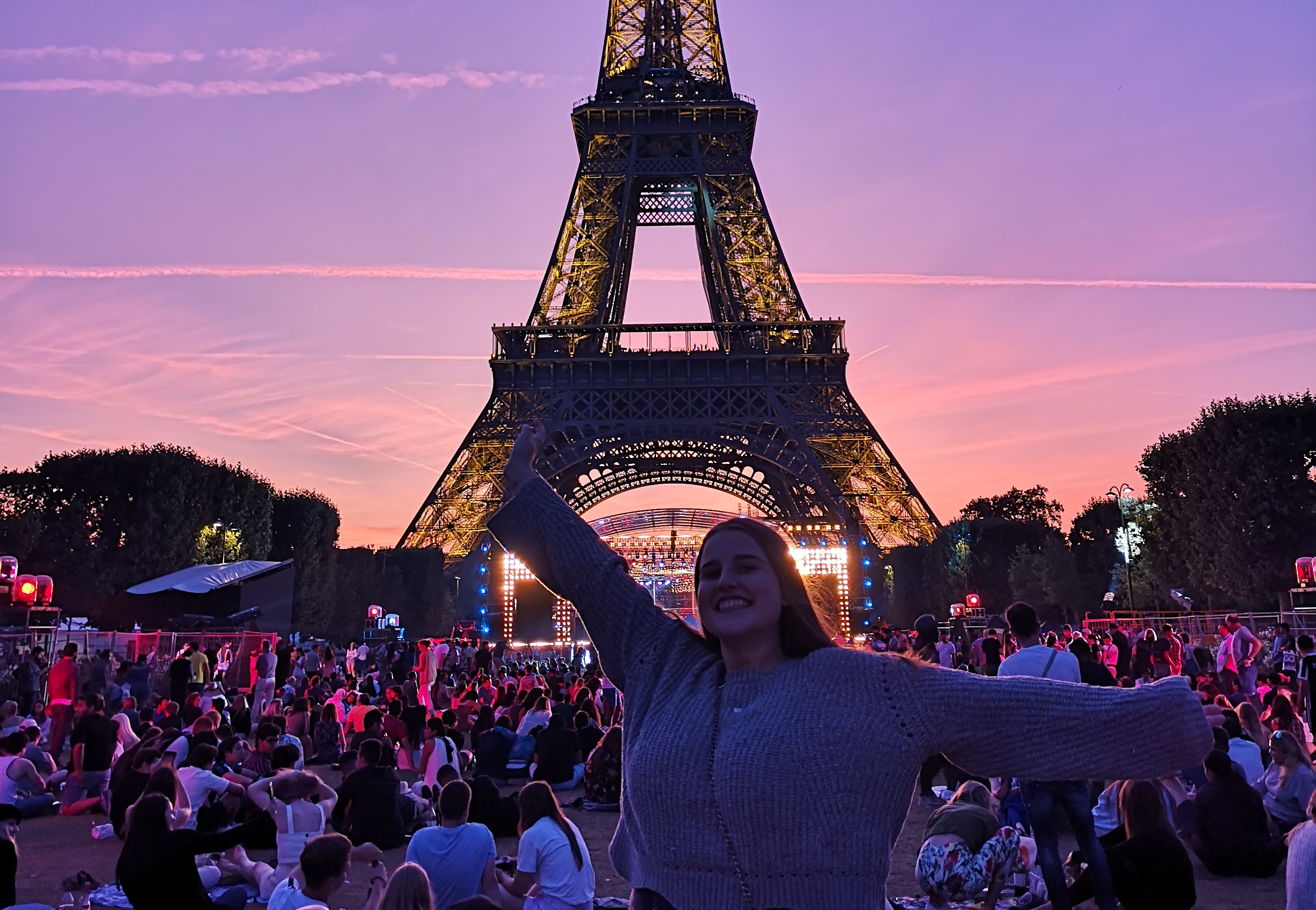 Absolute intern in a concert in Paris