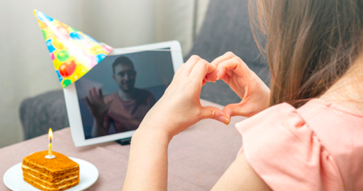 Cómo pueden los adolescentes mantenerse conectados en el distanciamiento social