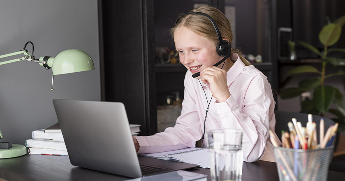¿Cómo ayudarle a tu hijo a superar algunos de los retos de la educación escolarizada en línea?