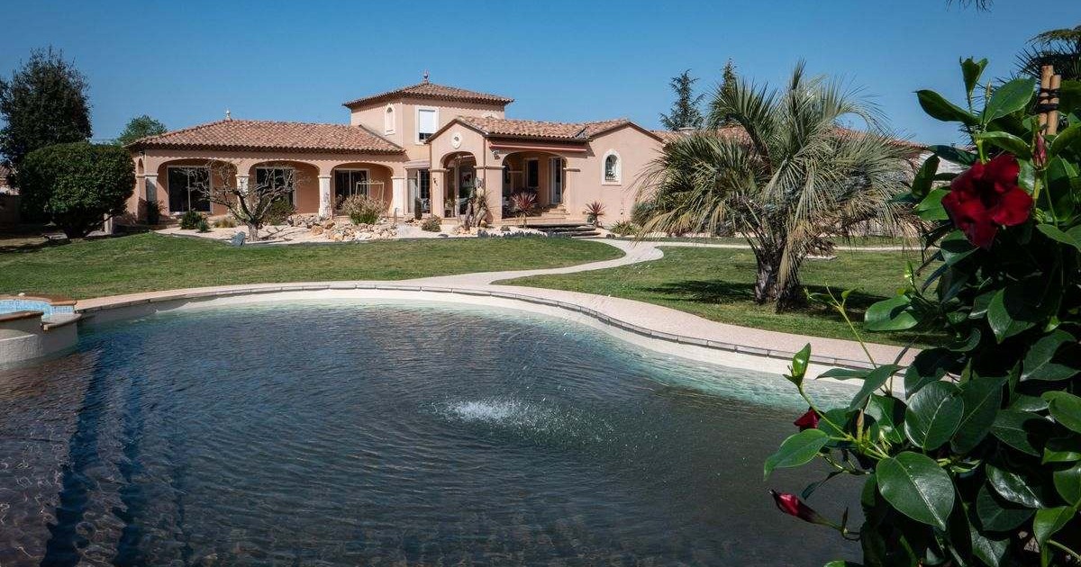 terraza de la piscina