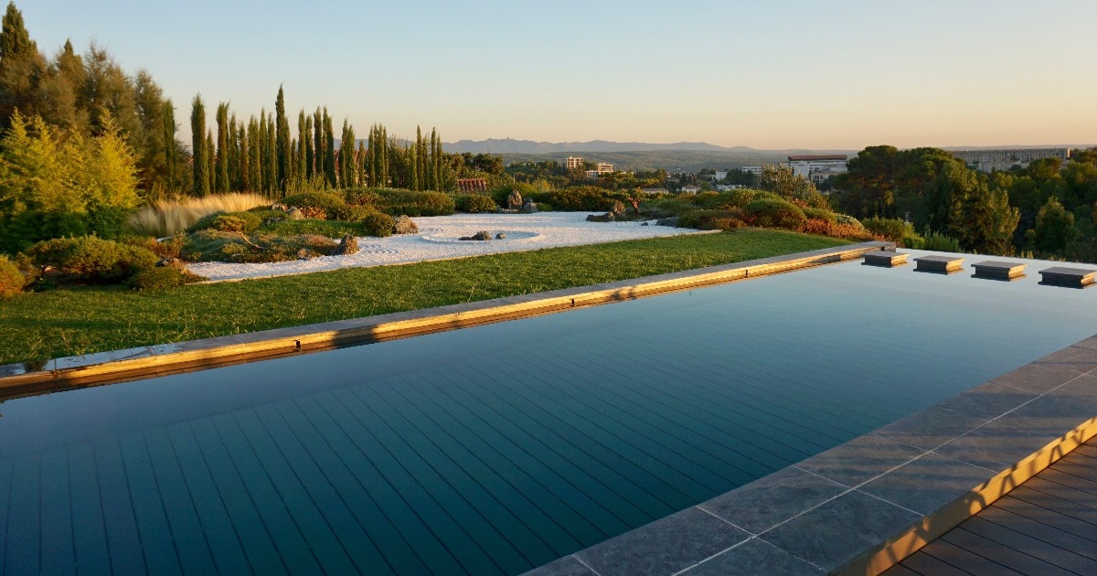 Piscine fond mobile financement