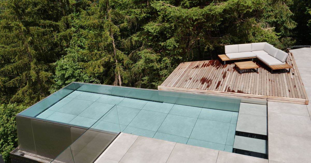 Piscine à débordement