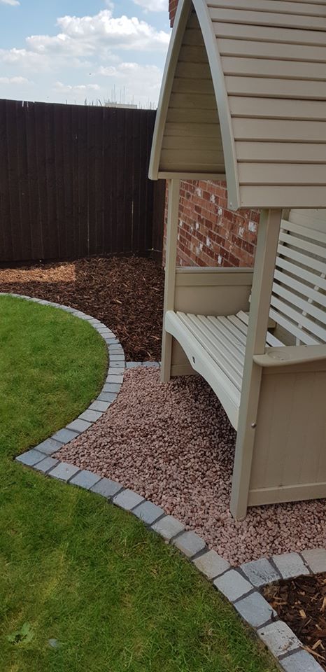 Grey Sandstone Cobble Lawn Edging