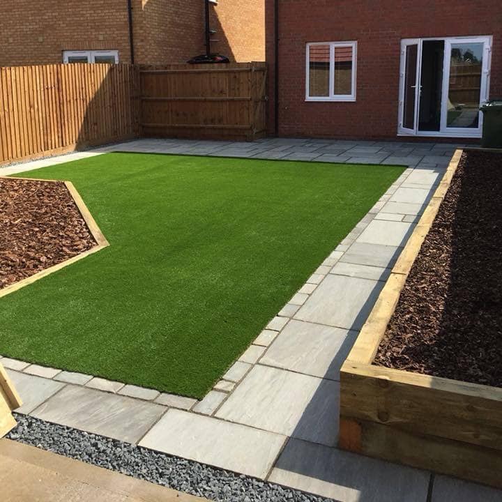 Grey Cobbled Lawn Edging