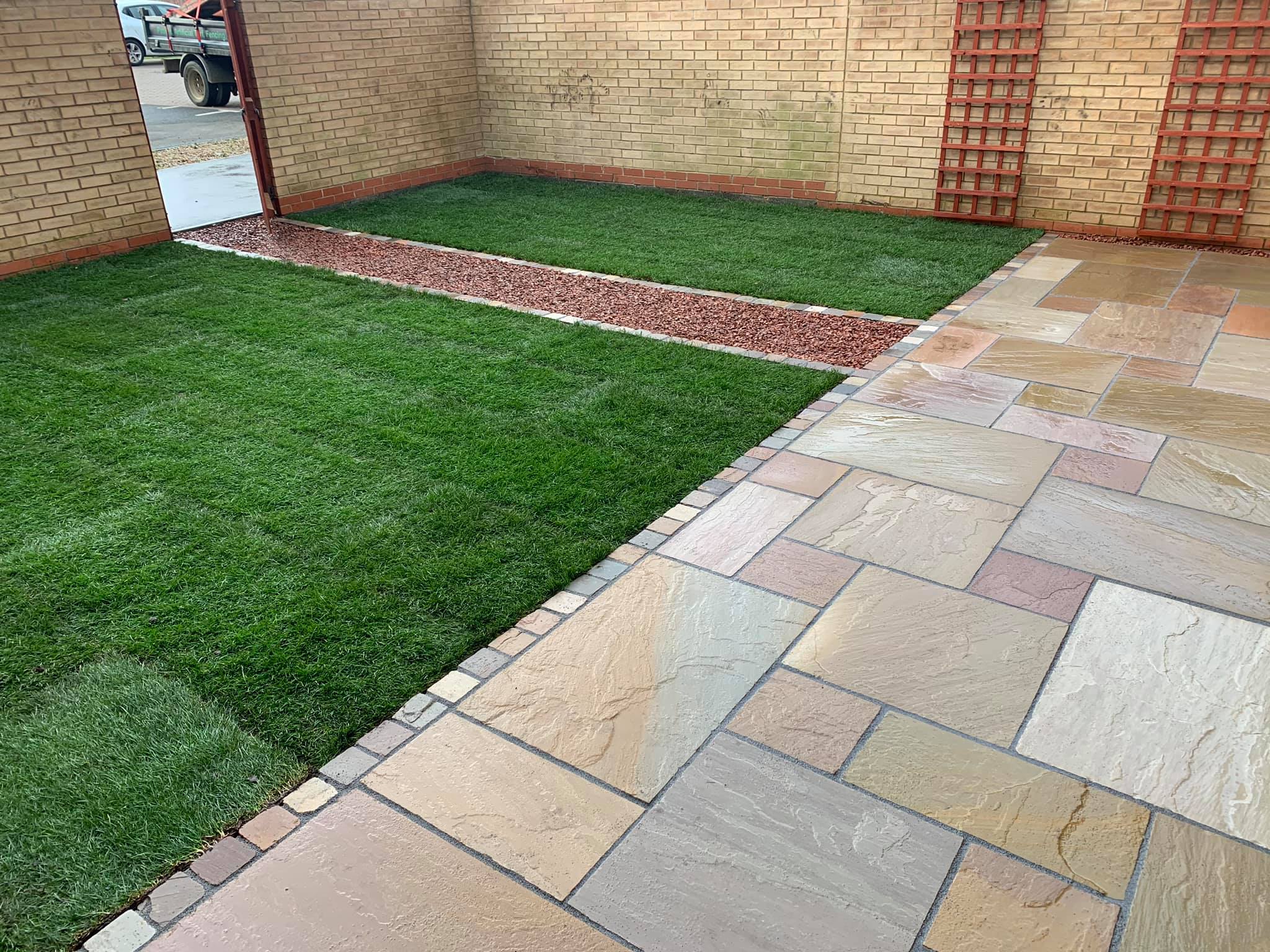 Raj Sandstone Cobble Border