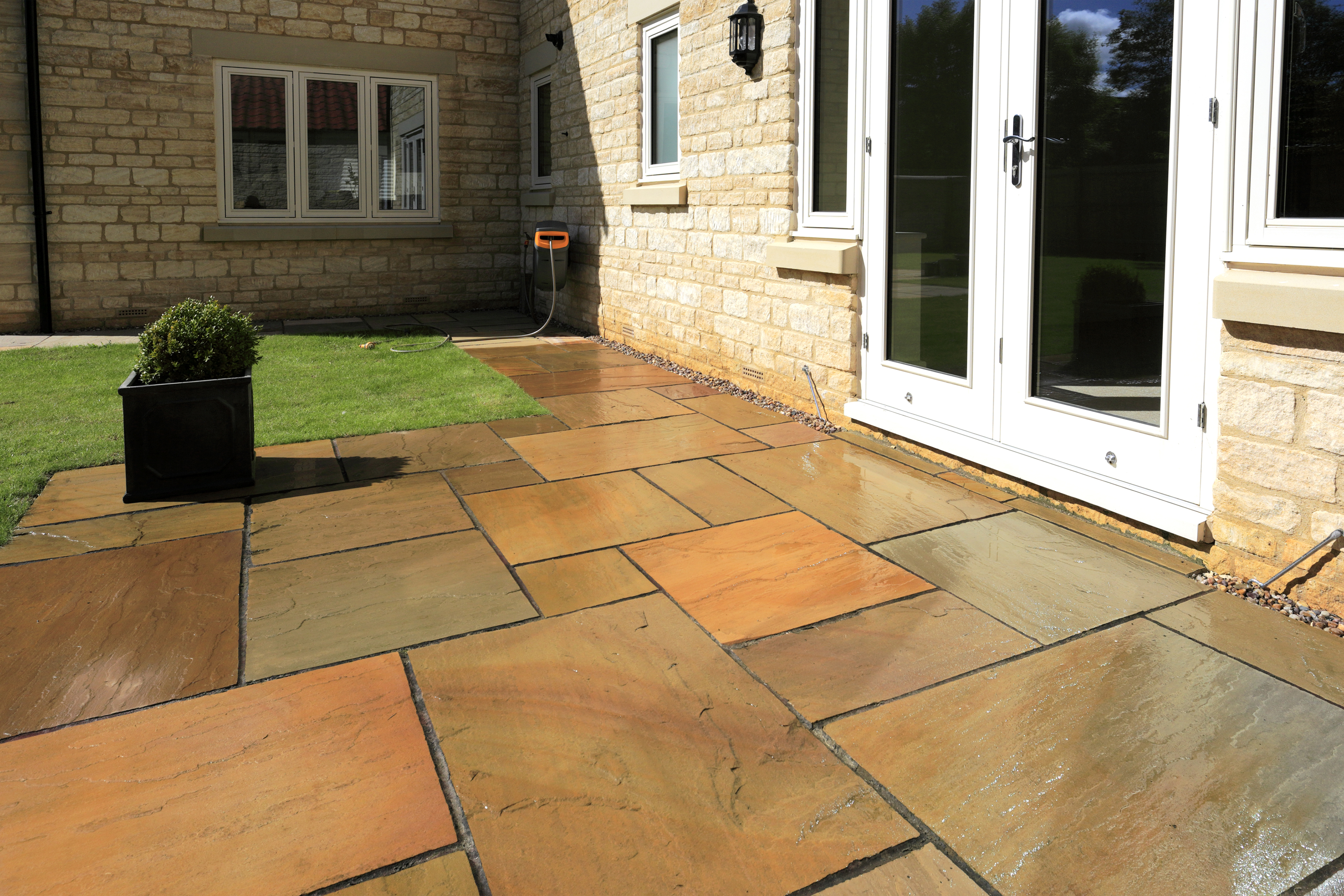 Rippon Buff sandstone paving slabs