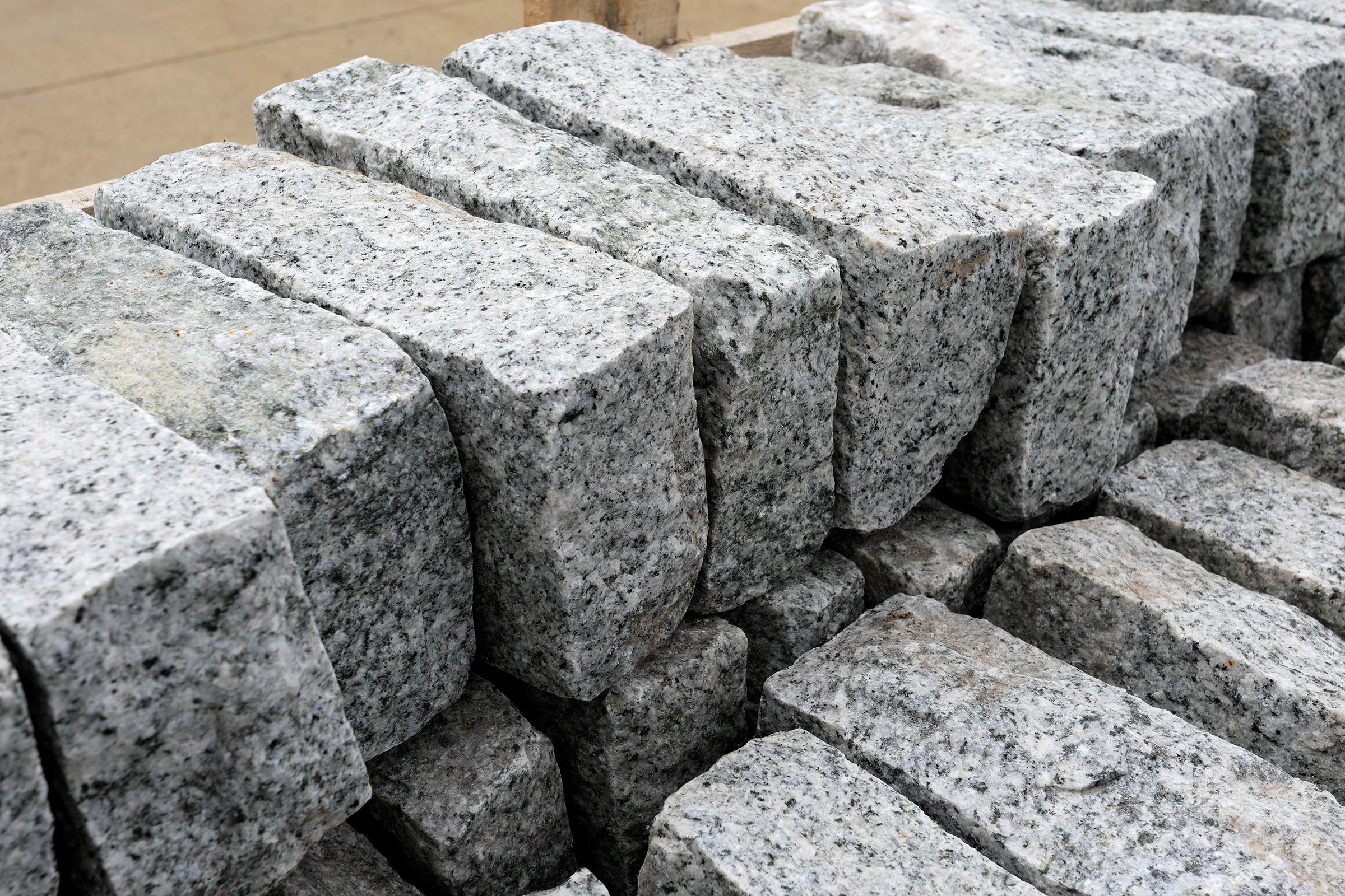 Silver Granite Setts - 20x10 Cobbles