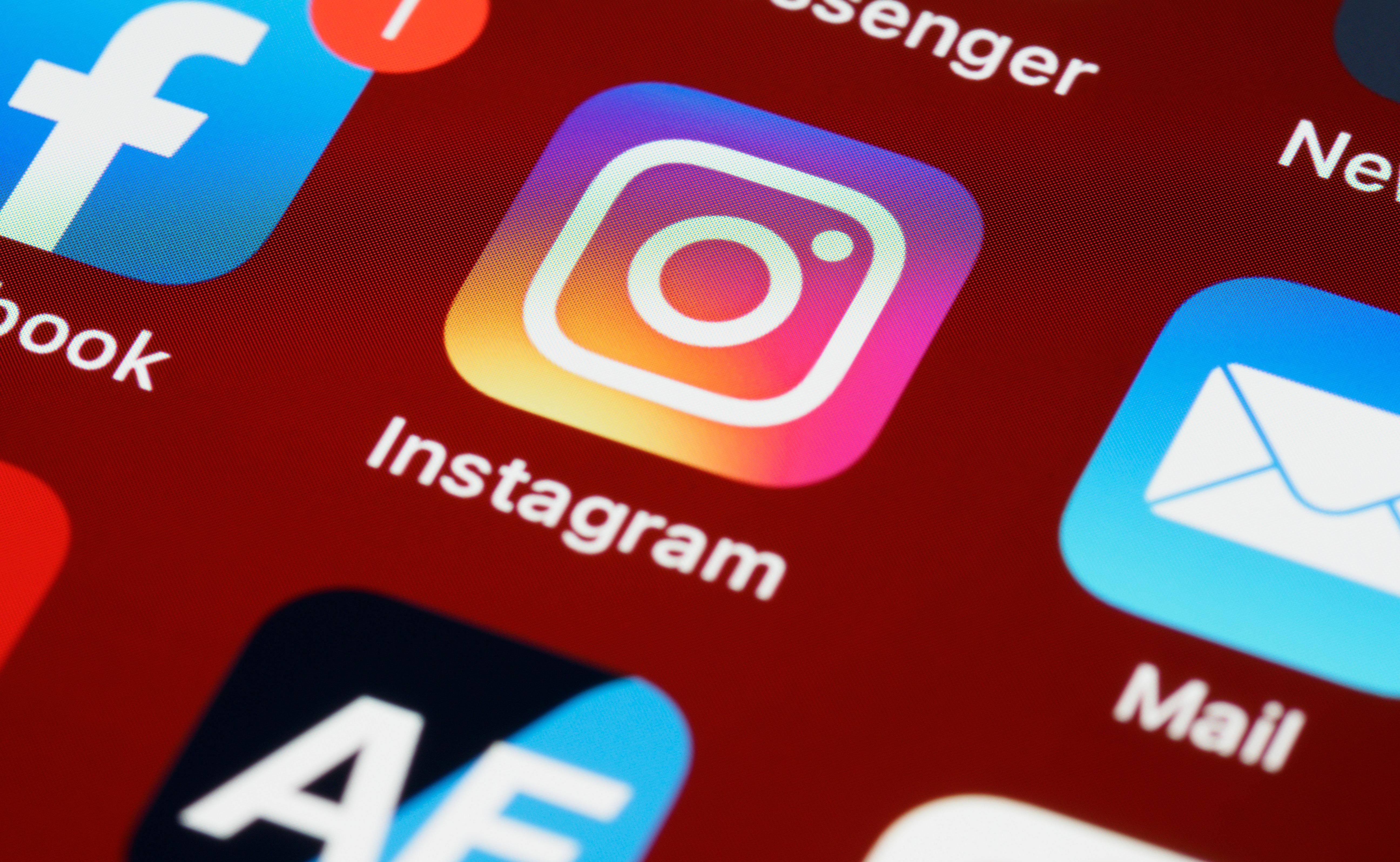 Blog - Featured Image - The Complete Guide to Social Listening for Instagram