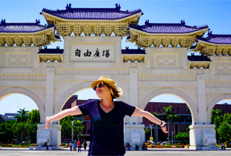 teach english in taiwan TEFL review