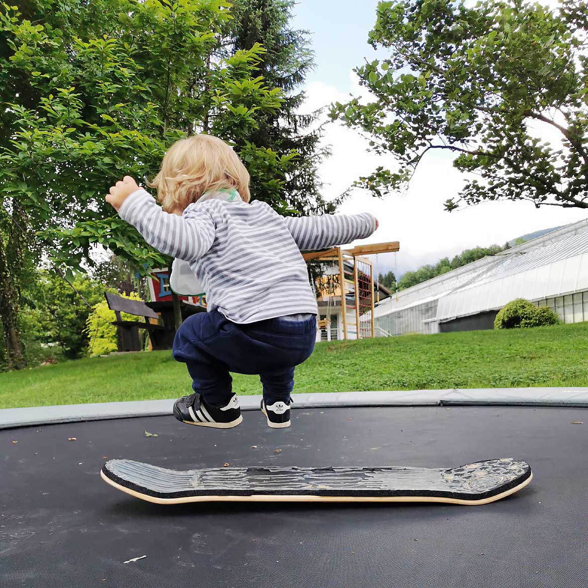 3.25 TRAMPOLINES-BLOG- Easy and fun exercises for kids and parents-PIC01