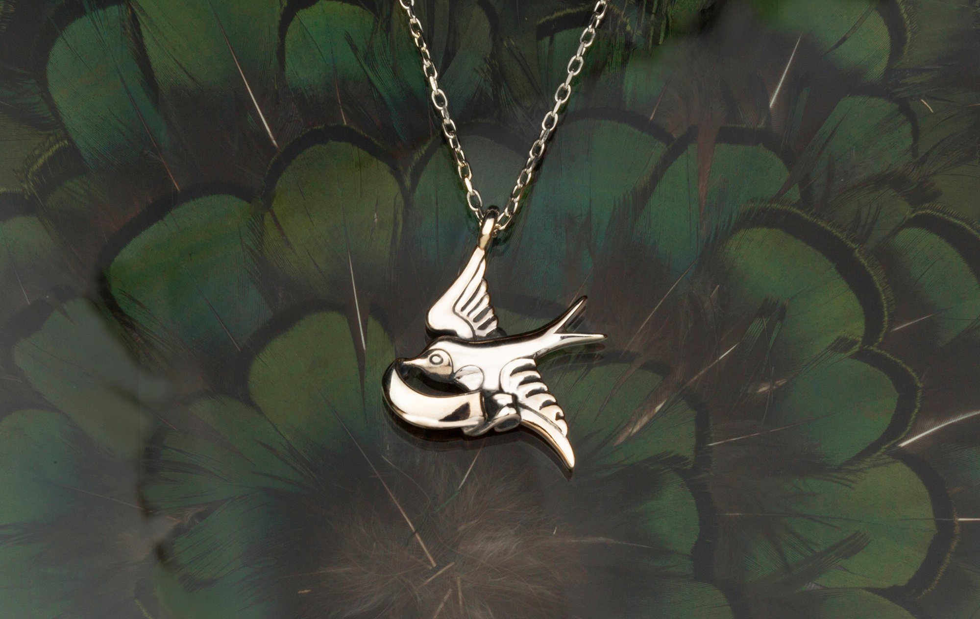 Stephen Einhorn Blurbird Necklace in Wingfield Digby Table Centre