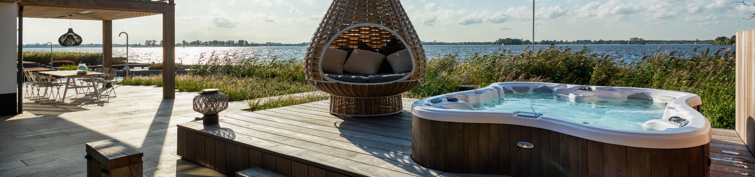 Hero image spa aan het water -desk