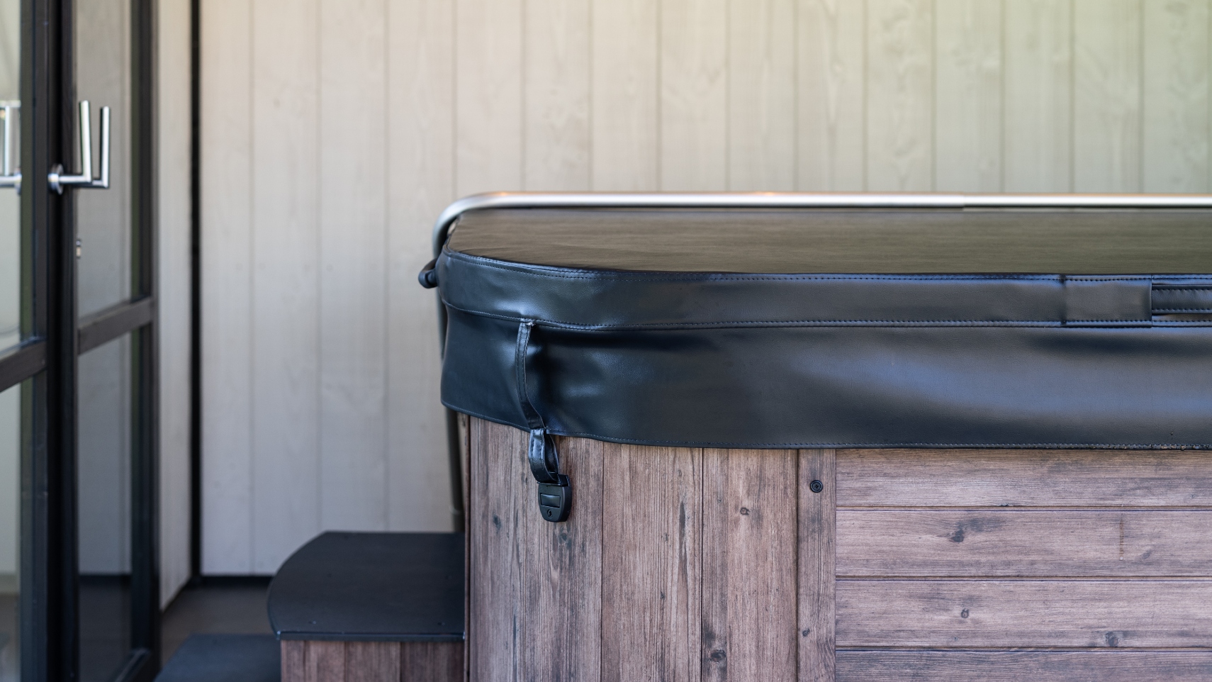 Energiezuinige Dimension One spa met spa cover goede isolatie door spa cover