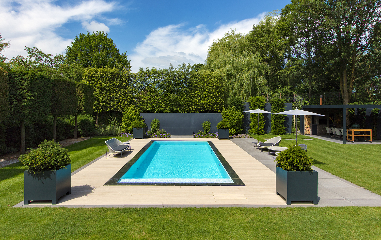Inbouw zwembad laten plaatsen in de tuin of in huis |